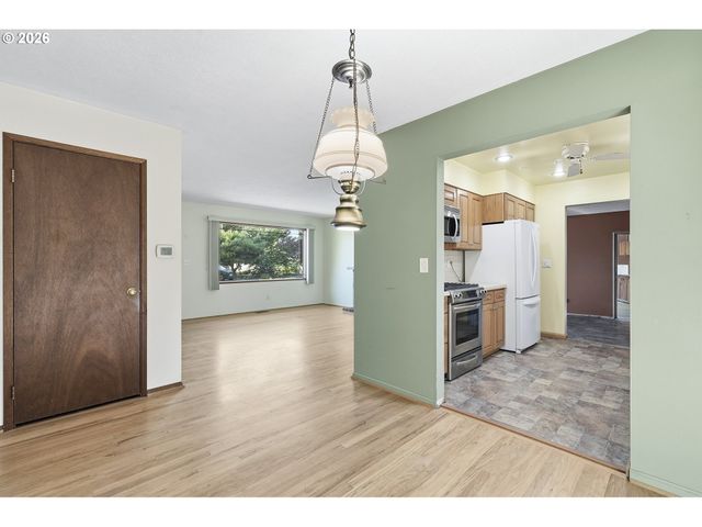 21224 Se YAMHILL St, Gresham, OR 97030