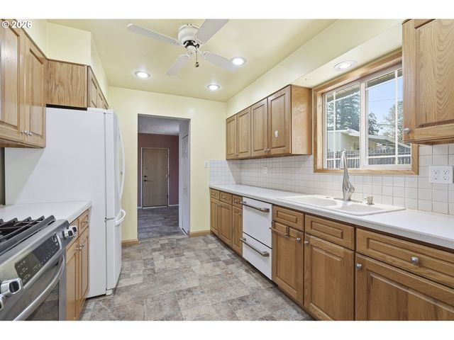21224 Se YAMHILL St, Gresham, OR 97030