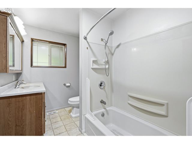 21224 Se YAMHILL St, Gresham, OR 97030