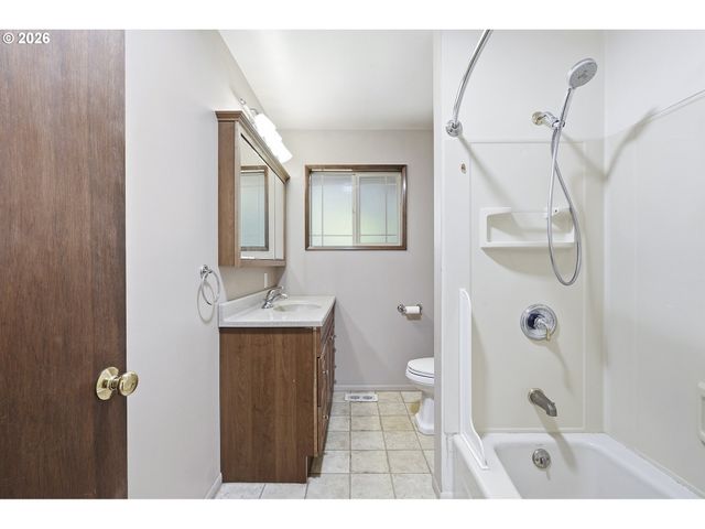 21224 Se YAMHILL St, Gresham, OR 97030