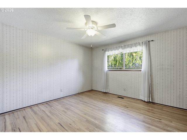21224 Se YAMHILL St, Gresham, OR 97030