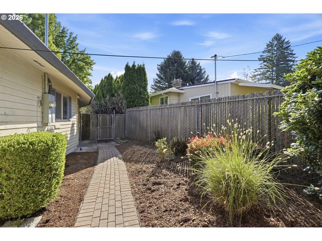 21224 Se YAMHILL St, Gresham, OR 97030