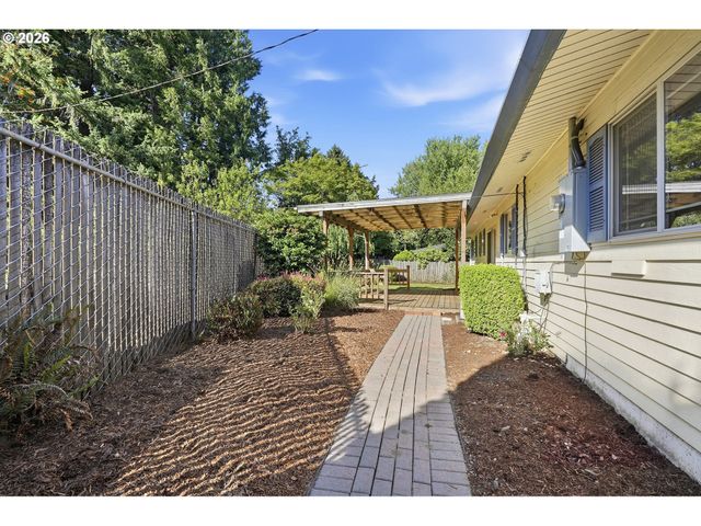 21224 Se YAMHILL St, Gresham, OR 97030