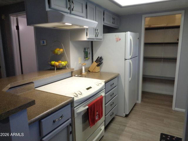 1352 E HIGHLAND Avenue 102, Phoenix, AZ 85014