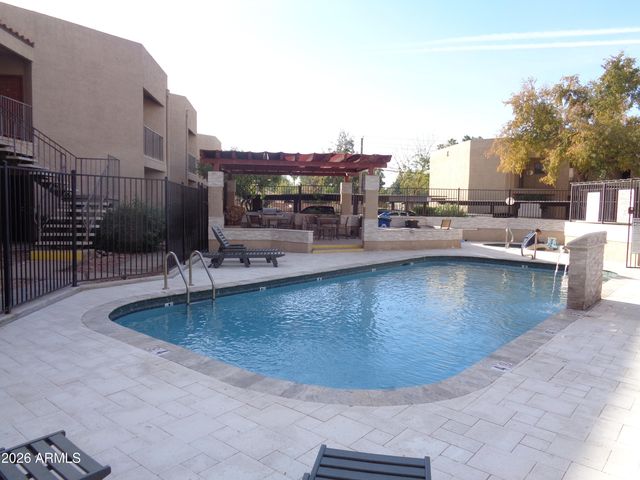 1352 E HIGHLAND Avenue 102, Phoenix, AZ 85014