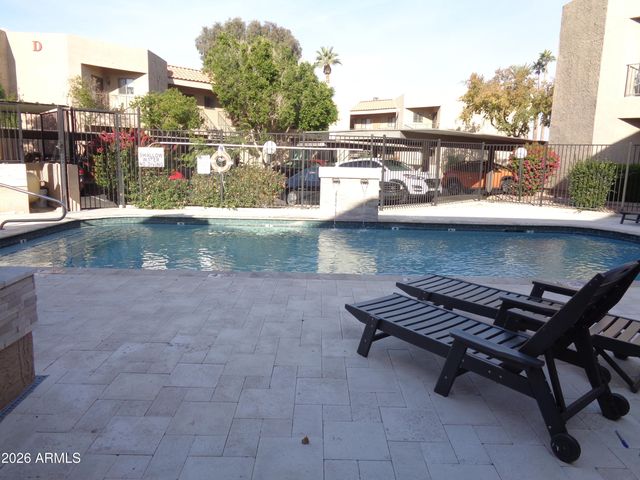 1352 E HIGHLAND Avenue 102, Phoenix, AZ 85014