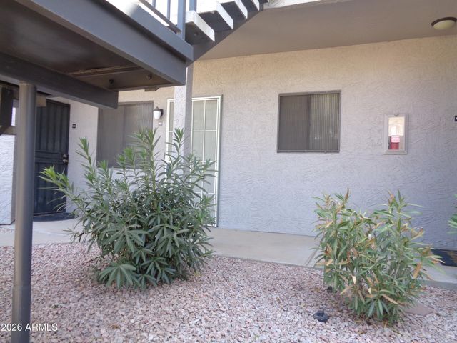 1352 E HIGHLAND Avenue 102, Phoenix, AZ 85014