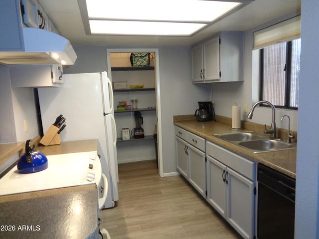 1352 E HIGHLAND Avenue 102, Phoenix, AZ 85014