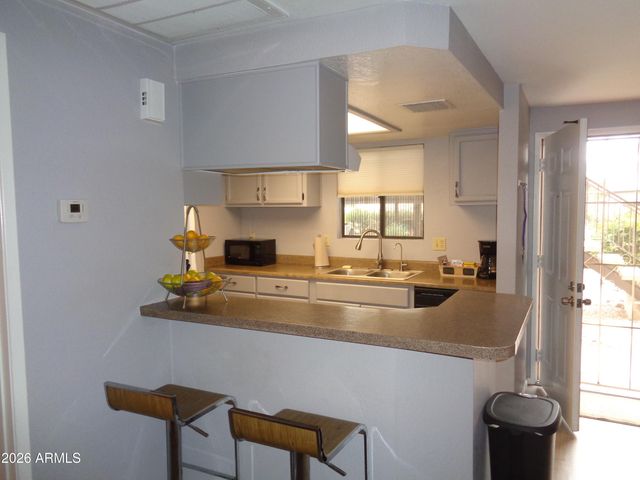 1352 E HIGHLAND Avenue 102, Phoenix, AZ 85014