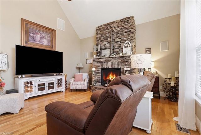 613 Nickel Creek Court, Kernersville, NC 27284