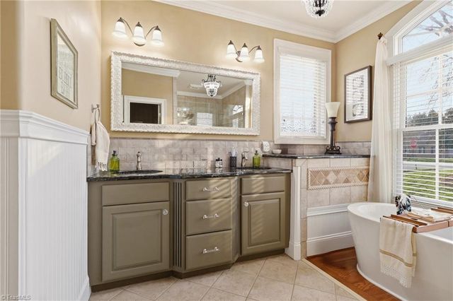 613 Nickel Creek Court, Kernersville, NC 27284