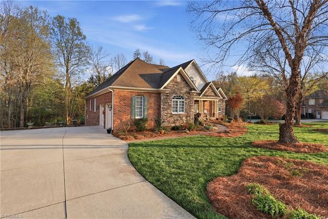 613 Nickel Creek Court, Kernersville, NC 27284
