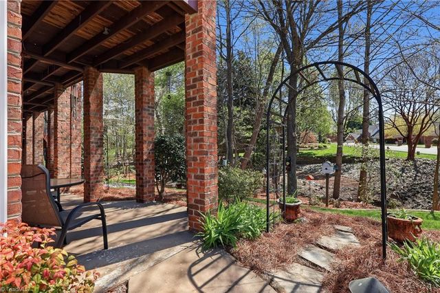 613 Nickel Creek Court, Kernersville, NC 27284