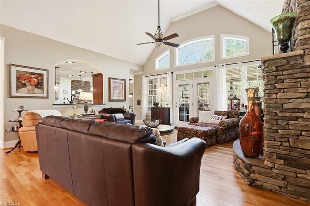 613 Nickel Creek Court, Kernersville, NC 27284