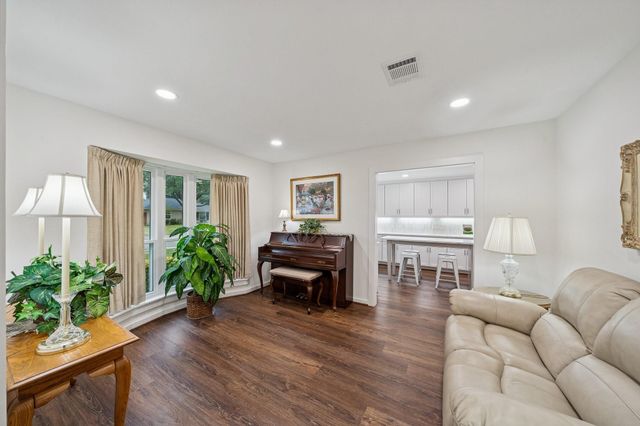 6422 Waltway Drive, Houston, TX 77008