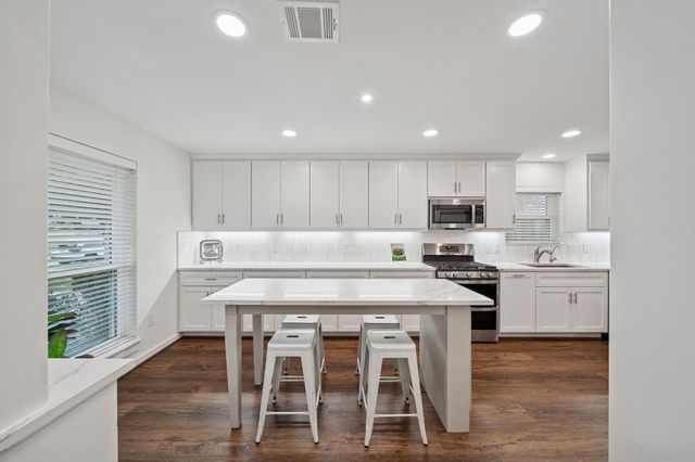 6422 Waltway Drive, Houston, TX 77008