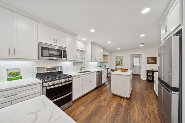 6422 Waltway Drive, Houston, TX 77008