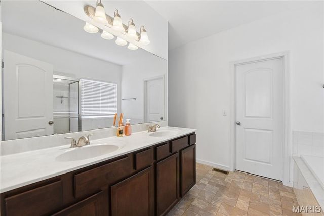 1232 Cashmere Lane, St Peters, MO 63376