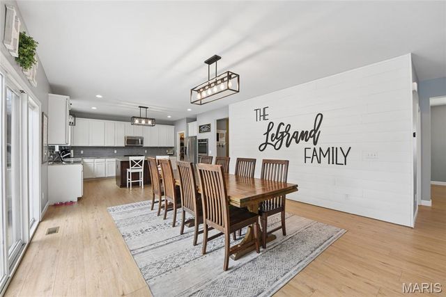 1232 Cashmere Lane, St Peters, MO 63376