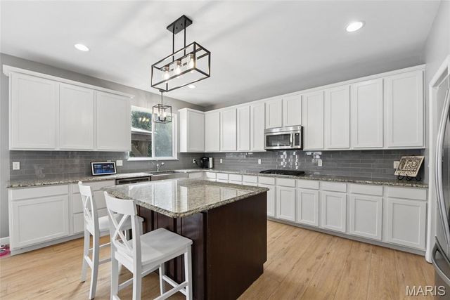 1232 Cashmere Lane, St Peters, MO 63376