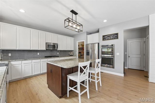 1232 Cashmere Lane, St Peters, MO 63376