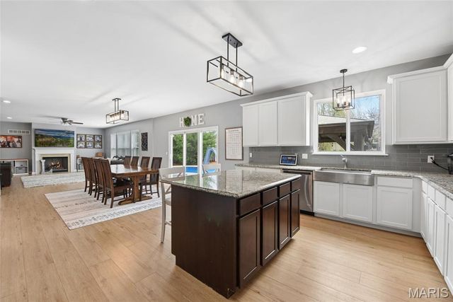 1232 Cashmere Lane, St Peters, MO 63376