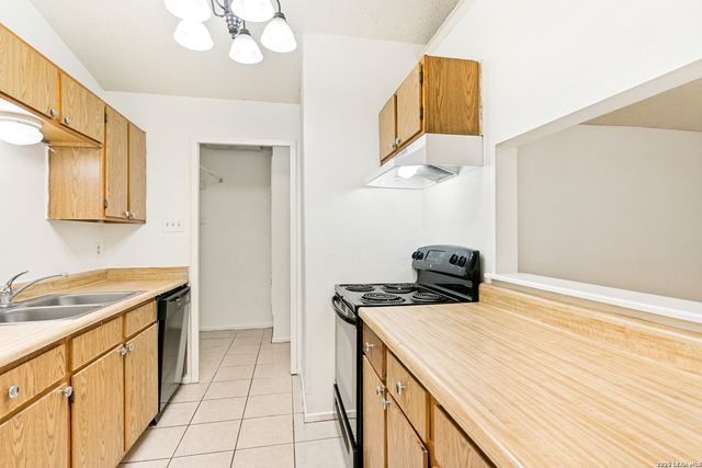 14442 WOODS HOLE DR, San Antonio, TX 78233
