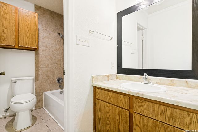 14442 WOODS HOLE DR, San Antonio, TX 78233