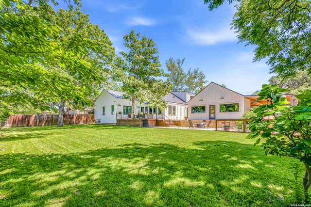 120 W Hosack St, Boerne, TX 78006