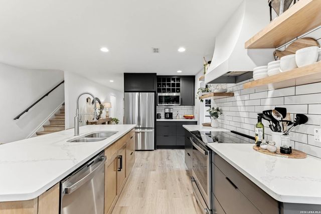 120 W Hosack St, Boerne, TX 78006