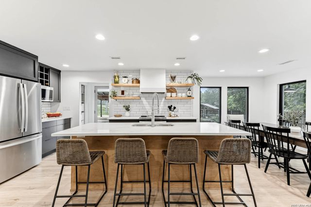 120 W Hosack St, Boerne, TX 78006