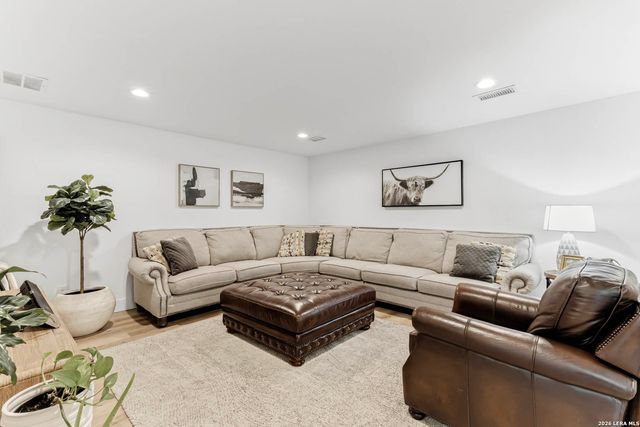 120 W Hosack St, Boerne, TX 78006