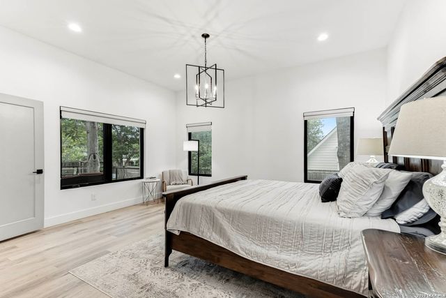120 W Hosack St, Boerne, TX 78006