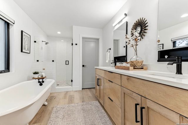 120 W Hosack St, Boerne, TX 78006