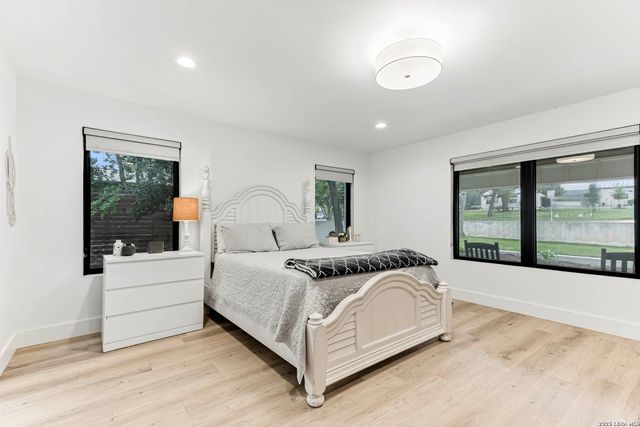 120 W Hosack St, Boerne, TX 78006