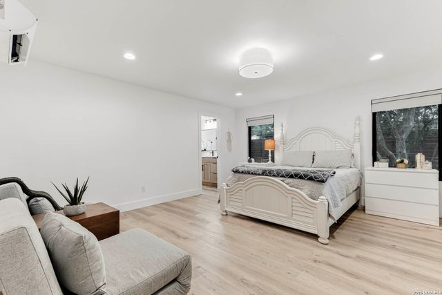 120 W Hosack St, Boerne, TX 78006
