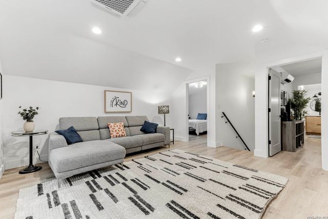 120 W Hosack St, Boerne, TX 78006