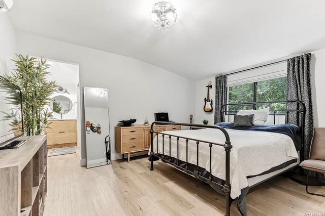 120 W Hosack St, Boerne, TX 78006