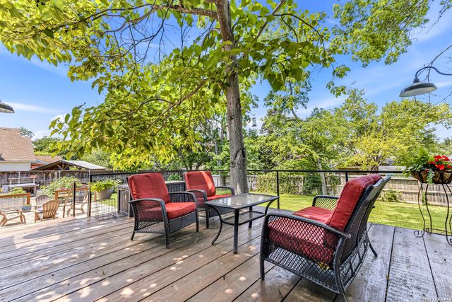 120 W Hosack St, Boerne, TX 78006