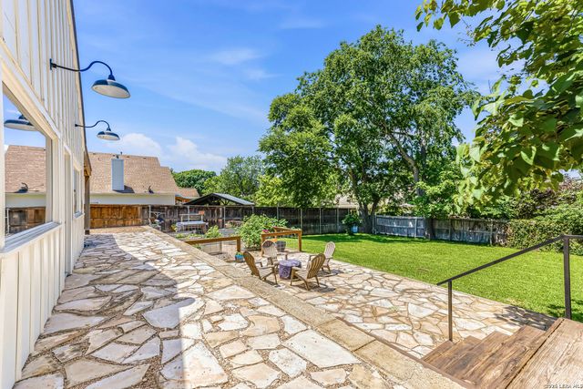 120 W Hosack St, Boerne, TX 78006