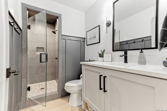 120 W Hosack St, Boerne, TX 78006