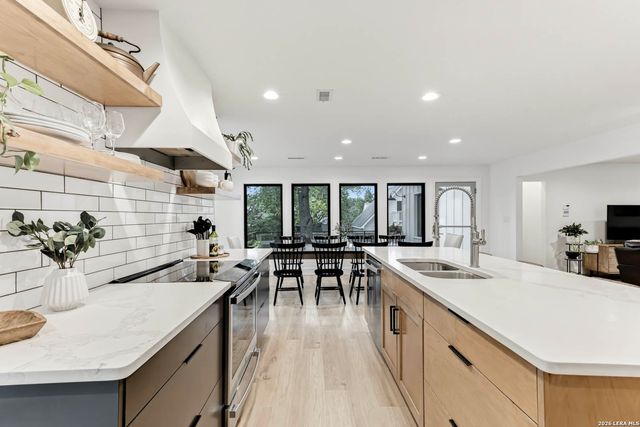 120 W Hosack St, Boerne, TX 78006