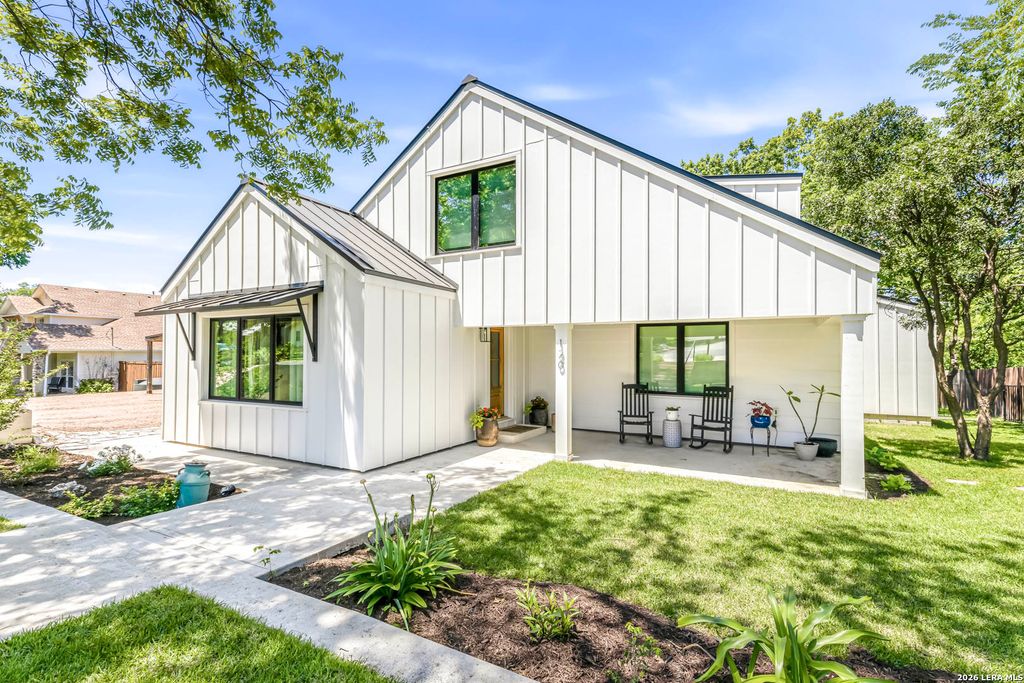 120 W Hosack St, Boerne, TX 78006