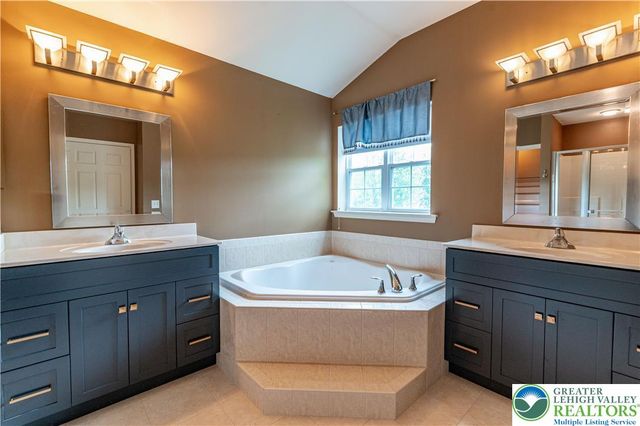780 Ramblewood Drive, Forks Twp, PA 18040