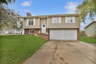 2126 Oxford Lane, Cedar Falls, IA 50613
