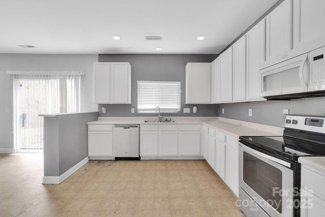 8214 Deodora Cedar Lane, Charlotte, NC 28215