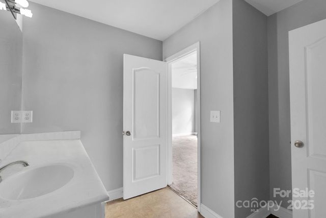 8214 Deodora Cedar Lane, Charlotte, NC 28215