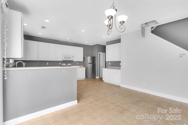 8214 Deodora Cedar Lane, Charlotte, NC 28215