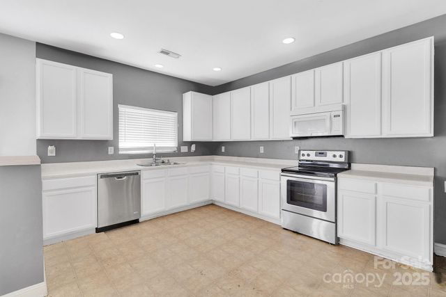 8214 Deodora Cedar Lane, Charlotte, NC 28215