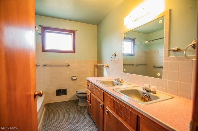 203 Clark Drive, Marietta, OH 45750